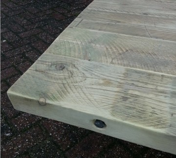 Tafelblad oud met sierbouten